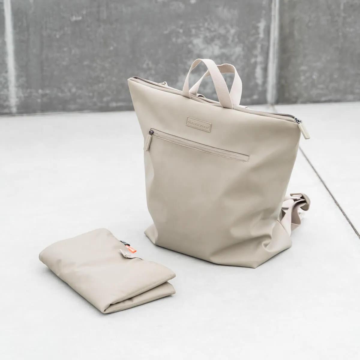 Changing backpack Sand