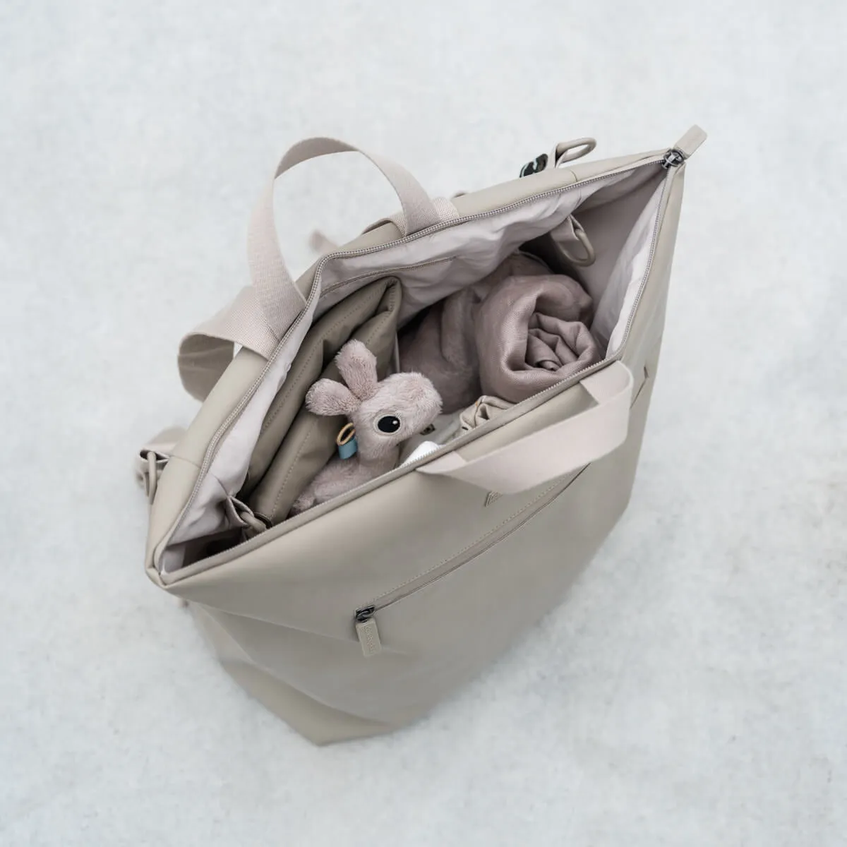 Changing backpack Sand