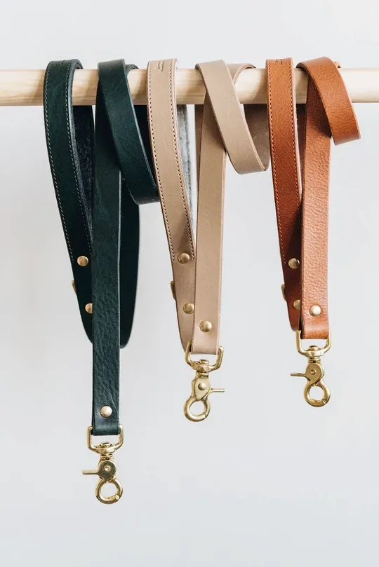 Hitch, Short Leather Dog Leash