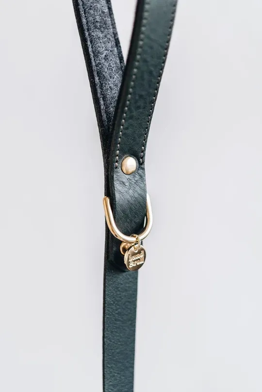 Hitch, Short Leather Dog Leash