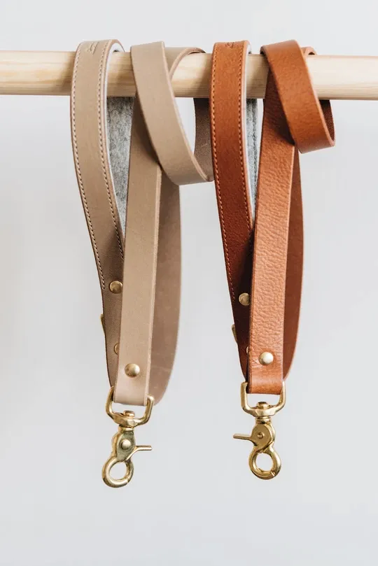 Hitch, Short Leather Dog Leash